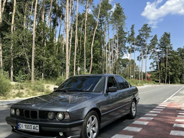 Серый БМВ 5 Серия, объемом двигателя 2 л и пробегом 370 тыс. км за 2500 $, фото 2 на Automoto.ua