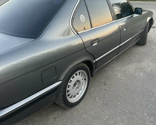 Серый БМВ 5 Серия, объемом двигателя 2 л и пробегом 414 тыс. км за 3400 $, фото 2 на Automoto.ua