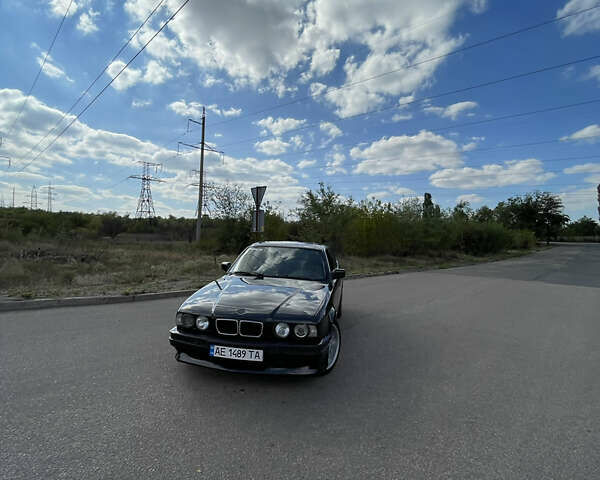 Серый БМВ 5 Серия, объемом двигателя 1.99 л и пробегом 200 тыс. км за 3500 $, фото 2 на Automoto.ua