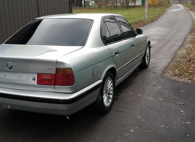 Серый БМВ 5 Серия, объемом двигателя 0 л и пробегом 350 тыс. км за 1000 $, фото 3 на Automoto.ua