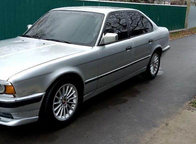 Серый БМВ 5 Серия, объемом двигателя 0 л и пробегом 350 тыс. км за 1000 $, фото 4 на Automoto.ua