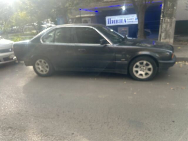 Серый БМВ 5 Серия, объемом двигателя 2 л и пробегом 3 тыс. км за 1350 $, фото 2 на Automoto.ua