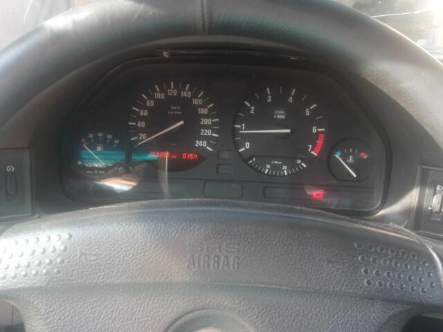 Серый БМВ 5 Серия, объемом двигателя 2 л и пробегом 500 тыс. км за 3000 $, фото 3 на Automoto.ua