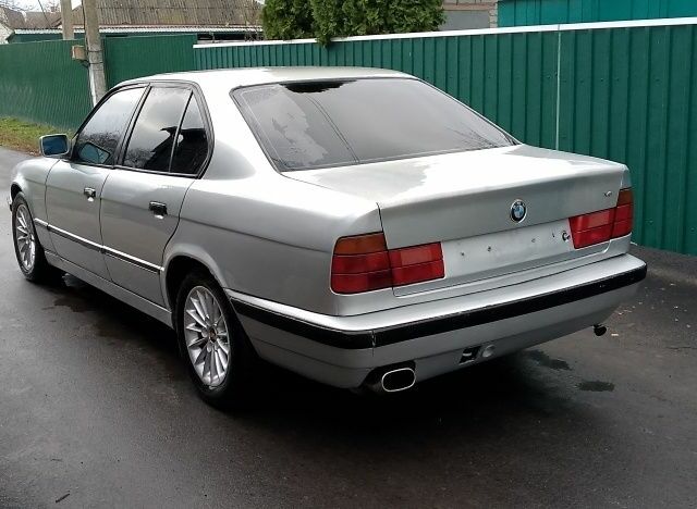 Серый БМВ 5 Серия, объемом двигателя 0 л и пробегом 350 тыс. км за 1000 $, фото 2 на Automoto.ua