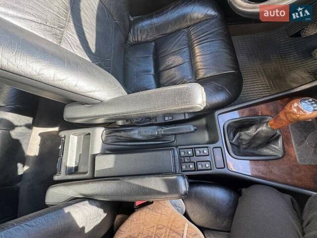 Серый БМВ 5 Серия, объемом двигателя 2 л и пробегом 294 тыс. км за 7337 $, фото 26 на Automoto.ua