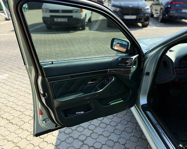 Серый БМВ 5 Серия, объемом двигателя 2.5 л и пробегом 266 тыс. км за 5500 $, фото 6 на Automoto.ua