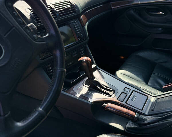 Серый БМВ 5 Серия, объемом двигателя 2.5 л и пробегом 266 тыс. км за 5500 $, фото 15 на Automoto.ua