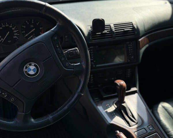 Серый БМВ 5 Серия, объемом двигателя 2.5 л и пробегом 266 тыс. км за 5500 $, фото 10 на Automoto.ua