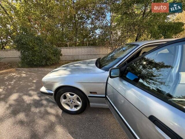 Серый БМВ 5 Серия, объемом двигателя 2 л и пробегом 294 тыс. км за 7337 $, фото 9 на Automoto.ua