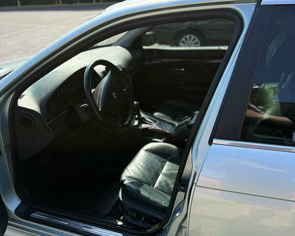 Серый БМВ 5 Серия, объемом двигателя 2.5 л и пробегом 266 тыс. км за 5500 $, фото 4 на Automoto.ua