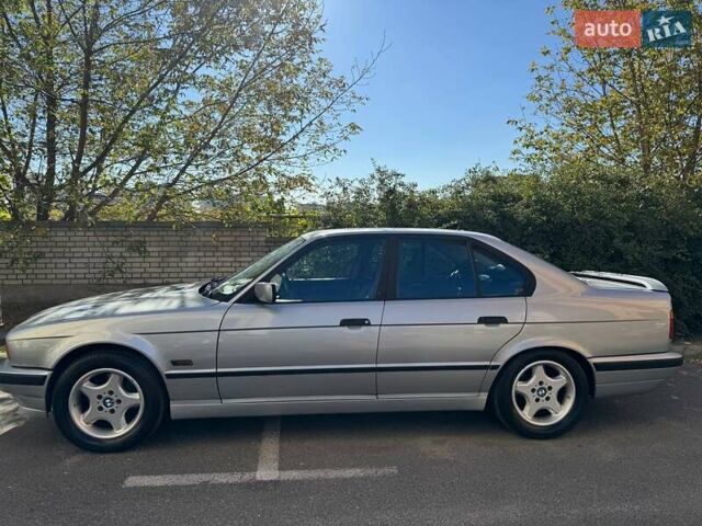 Серый БМВ 5 Серия, объемом двигателя 2 л и пробегом 294 тыс. км за 7337 $, фото 1 на Automoto.ua