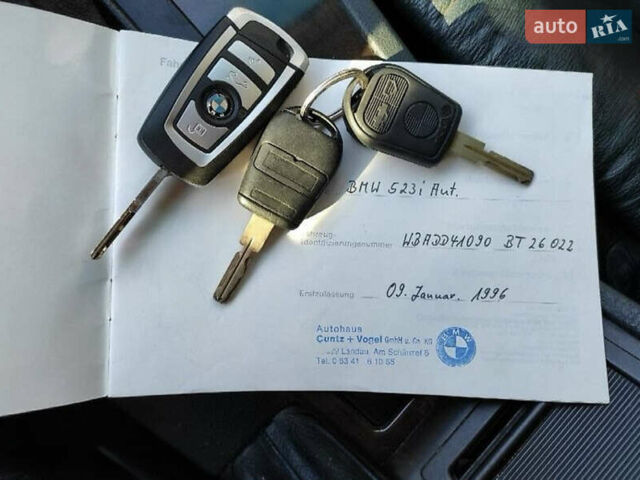 Серый БМВ 5 Серия, объемом двигателя 2.5 л и пробегом 266 тыс. км за 5500 $, фото 35 на Automoto.ua