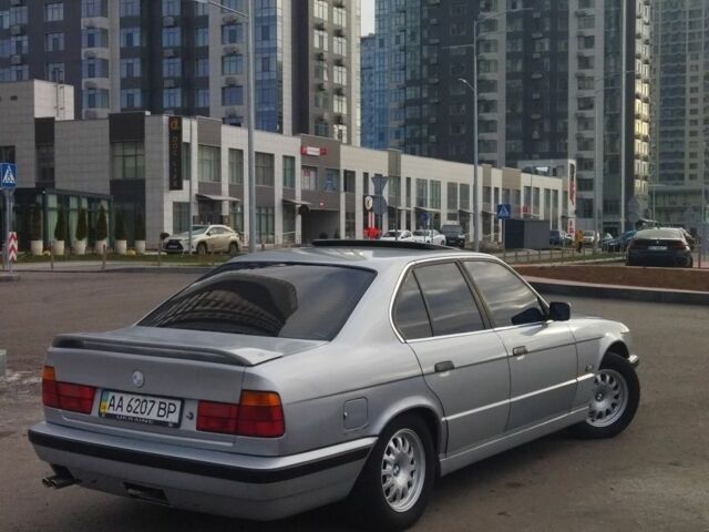 Серый БМВ 5 Серия, объемом двигателя 2.5 л и пробегом 430 тыс. км за 2999 $, фото 1 на Automoto.ua