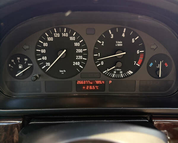 Серый БМВ 5 Серия, объемом двигателя 2.5 л и пробегом 266 тыс. км за 5500 $, фото 27 на Automoto.ua