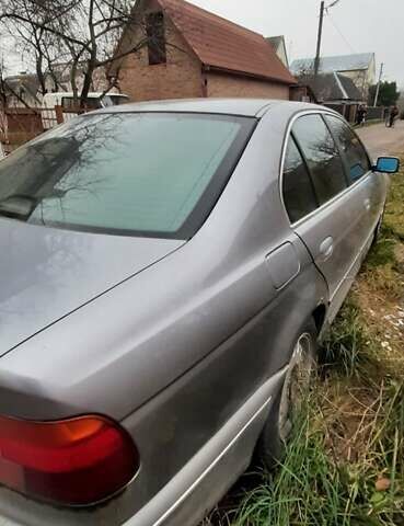 Серый БМВ 5 Серия, объемом двигателя 2.8 л и пробегом 343 тыс. км за 3100 $, фото 4 на Automoto.ua