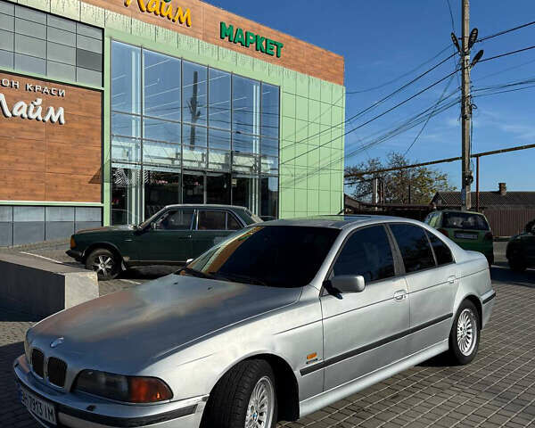 Серый БМВ 5 Серия, объемом двигателя 2 л и пробегом 225 тыс. км за 3600 $, фото 1 на Automoto.ua