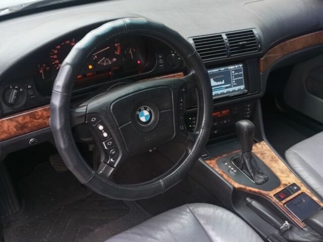 Серый БМВ 5 Серия, объемом двигателя 2.8 л и пробегом 250 тыс. км за 3000 $, фото 5 на Automoto.ua