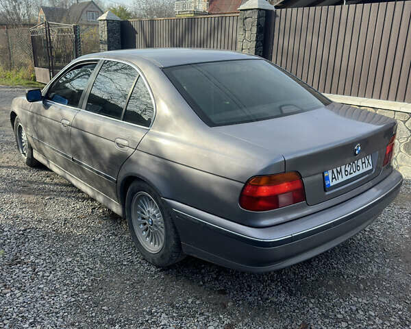 Серый БМВ 5 Серия, объемом двигателя 2.5 л и пробегом 375 тыс. км за 2900 $, фото 2 на Automoto.ua