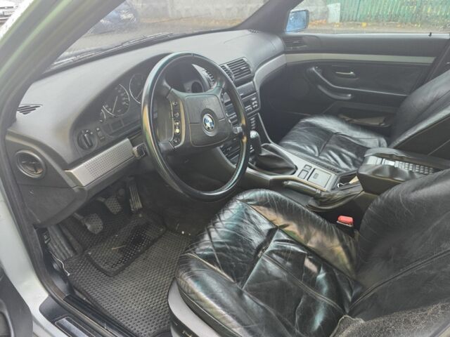 Серый БМВ 5 Серия, объемом двигателя 2.5 л и пробегом 300 тыс. км за 3600 $, фото 11 на Automoto.ua