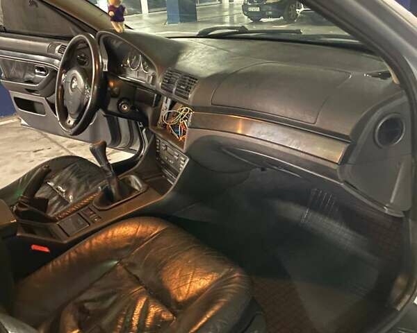 Серый БМВ 5 Серия, объемом двигателя 2.49 л и пробегом 370 тыс. км за 3950 $, фото 11 на Automoto.ua