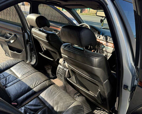 Серый БМВ 5 Серия, объемом двигателя 2 л и пробегом 225 тыс. км за 3600 $, фото 4 на Automoto.ua