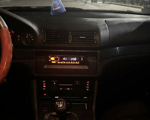 Серый БМВ 5 Серия, объемом двигателя 2.5 л и пробегом 322 тыс. км за 3100 $, фото 14 на Automoto.ua