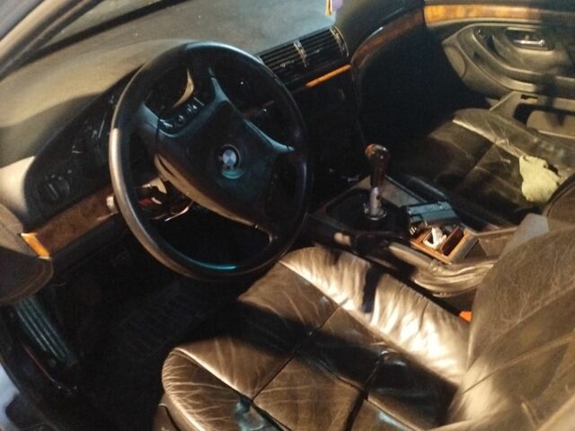 Сірий БМВ 5 Серія, об'ємом двигуна 2.5 л та пробігом 355 тис. км за 2300 $, фото 5 на Automoto.ua