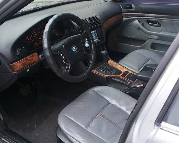 Сірий БМВ 5 Серія, об'ємом двигуна 2.8 л та пробігом 345 тис. км за 2999 $, фото 8 на Automoto.ua