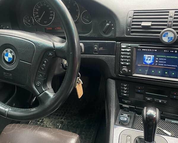 Серый БМВ 5 Серия, объемом двигателя 2.8 л и пробегом 380 тыс. км за 4400 $, фото 1 на Automoto.ua