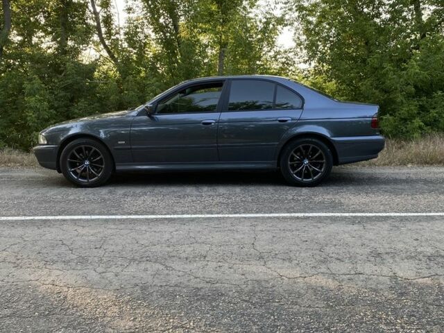 Серый БМВ 5 Серия, объемом двигателя 2.5 л и пробегом 268 тыс. км за 6500 $, фото 1 на Automoto.ua