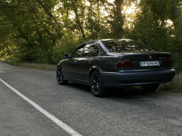 Серый БМВ 5 Серия, объемом двигателя 2.5 л и пробегом 268 тыс. км за 6500 $, фото 3 на Automoto.ua