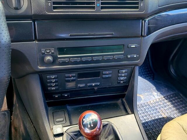 Серый БМВ 5 Серия, объемом двигателя 2.8 л и пробегом 210 тыс. км за 2700 $, фото 5 на Automoto.ua