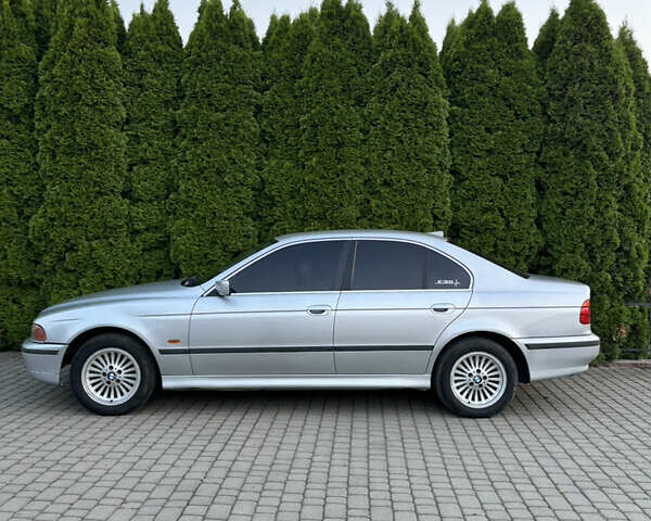 Серый БМВ 5 Серия, объемом двигателя 2.5 л и пробегом 322 тыс. км за 3100 $, фото 1 на Automoto.ua