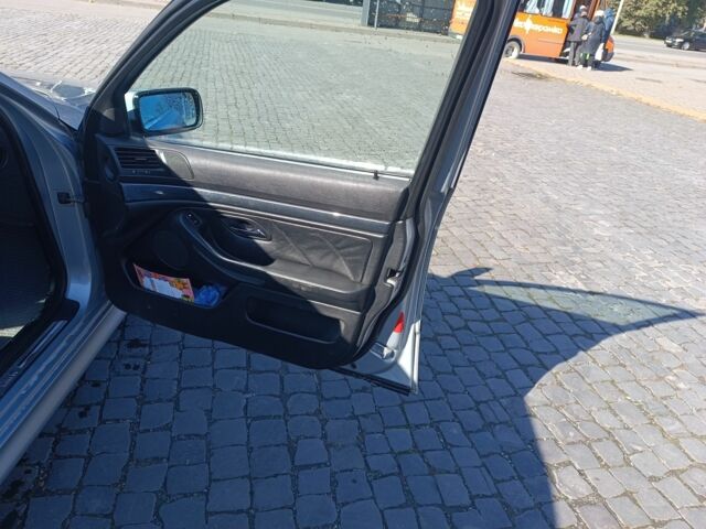 Серый БМВ 5 Серия, объемом двигателя 2.5 л и пробегом 230 тыс. км за 4600 $, фото 3 на Automoto.ua