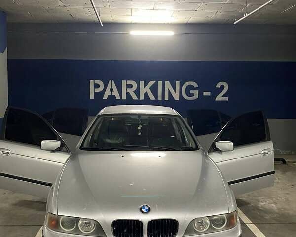 Серый БМВ 5 Серия, объемом двигателя 2.49 л и пробегом 370 тыс. км за 3950 $, фото 2 на Automoto.ua