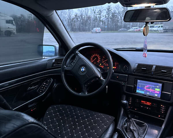 Серый БМВ 5 Серия, объемом двигателя 2.8 л и пробегом 420 тыс. км за 3500 $, фото 7 на Automoto.ua