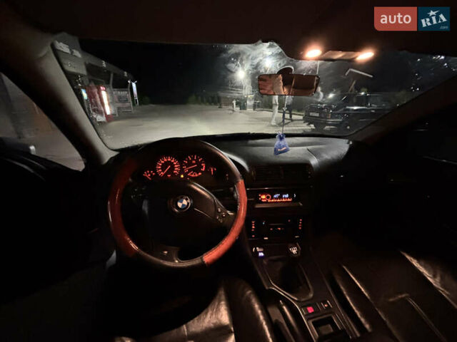 Серый БМВ 5 Серия, объемом двигателя 2.5 л и пробегом 322 тыс. км за 3100 $, фото 12 на Automoto.ua