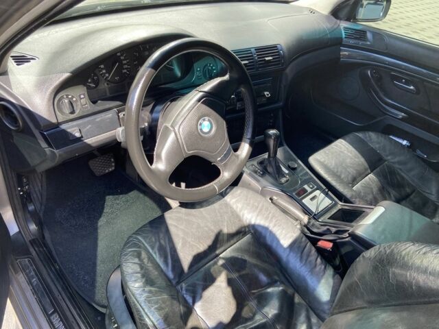 Серый БМВ 5 Серия, объемом двигателя 2 л и пробегом 400 тыс. км за 3200 $, фото 1 на Automoto.ua