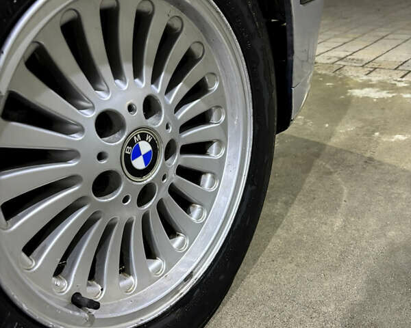 Серый БМВ 5 Серия, объемом двигателя 2.5 л и пробегом 322 тыс. км за 3100 $, фото 7 на Automoto.ua