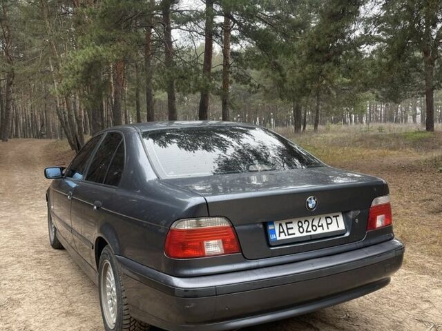 Серый БМВ 5 Серия, объемом двигателя 2.5 л и пробегом 230 тыс. км за 2900 $, фото 1 на Automoto.ua