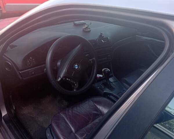 Серый БМВ 5 Серия, объемом двигателя 2.8 л и пробегом 356 тыс. км за 4600 $, фото 2 на Automoto.ua