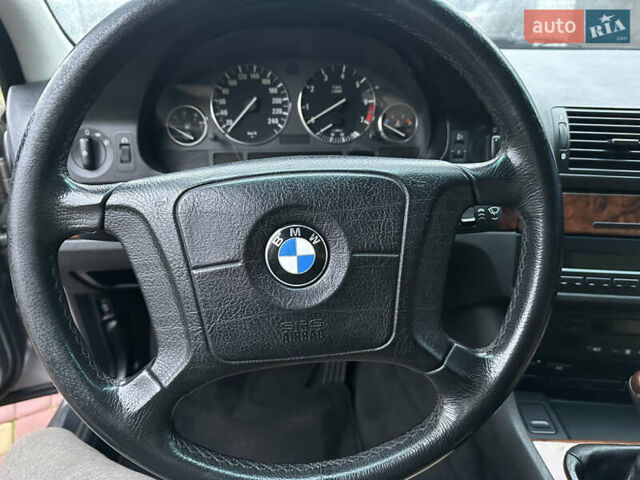 Сірий БМВ 5 Серія, об'ємом двигуна 2.5 л та пробігом 250 тис. км за 8000 $, фото 37 на Automoto.ua