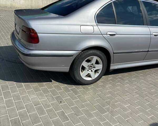 Серый БМВ 5 Серия, объемом двигателя 2 л и пробегом 400 тыс. км за 4000 $, фото 2 на Automoto.ua