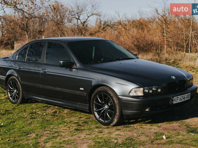 Серый БМВ 5 Серия, объемом двигателя 2.49 л и пробегом 268 тыс. км за 6000 $, фото 1 на Automoto.ua