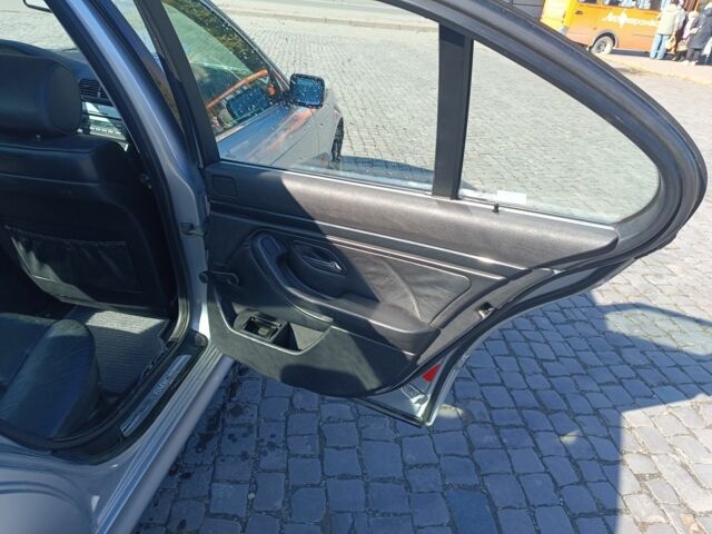 Серый БМВ 5 Серия, объемом двигателя 2.5 л и пробегом 230 тыс. км за 4600 $, фото 5 на Automoto.ua