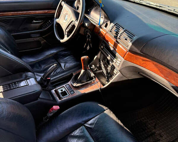 Серый БМВ 5 Серия, объемом двигателя 2 л и пробегом 225 тыс. км за 3600 $, фото 9 на Automoto.ua