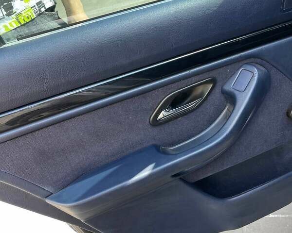 Серый БМВ 5 Серия, объемом двигателя 2 л и пробегом 400 тыс. км за 4000 $, фото 6 на Automoto.ua