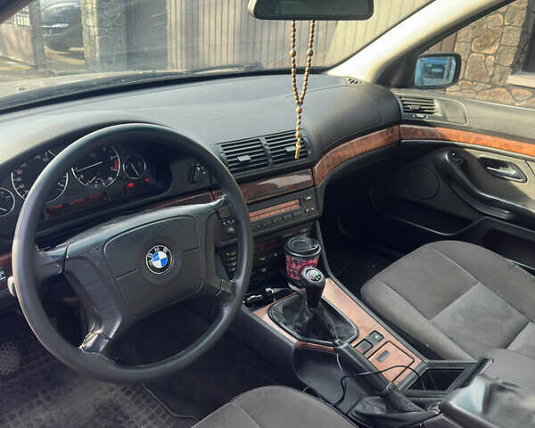 Серый БМВ 5 Серия, объемом двигателя 2.5 л и пробегом 375 тыс. км за 2900 $, фото 3 на Automoto.ua