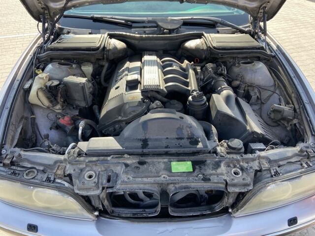 Серый БМВ 5 Серия, объемом двигателя 2.3 л и пробегом 418 тыс. км за 3600 $, фото 3 на Automoto.ua