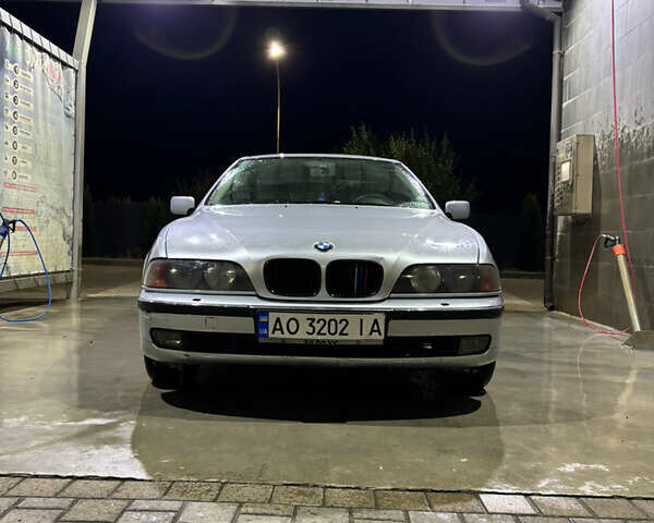 Серый БМВ 5 Серия, объемом двигателя 2.5 л и пробегом 322 тыс. км за 3100 $, фото 4 на Automoto.ua